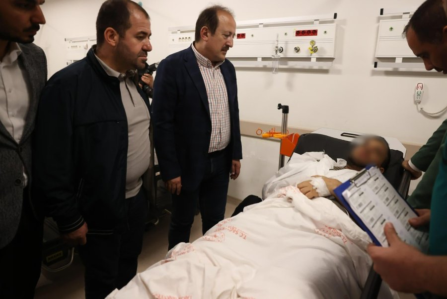 Vali Pehlivan, Mersin’deki Kazada Yaralananları Hastanede Ziyaret Etti