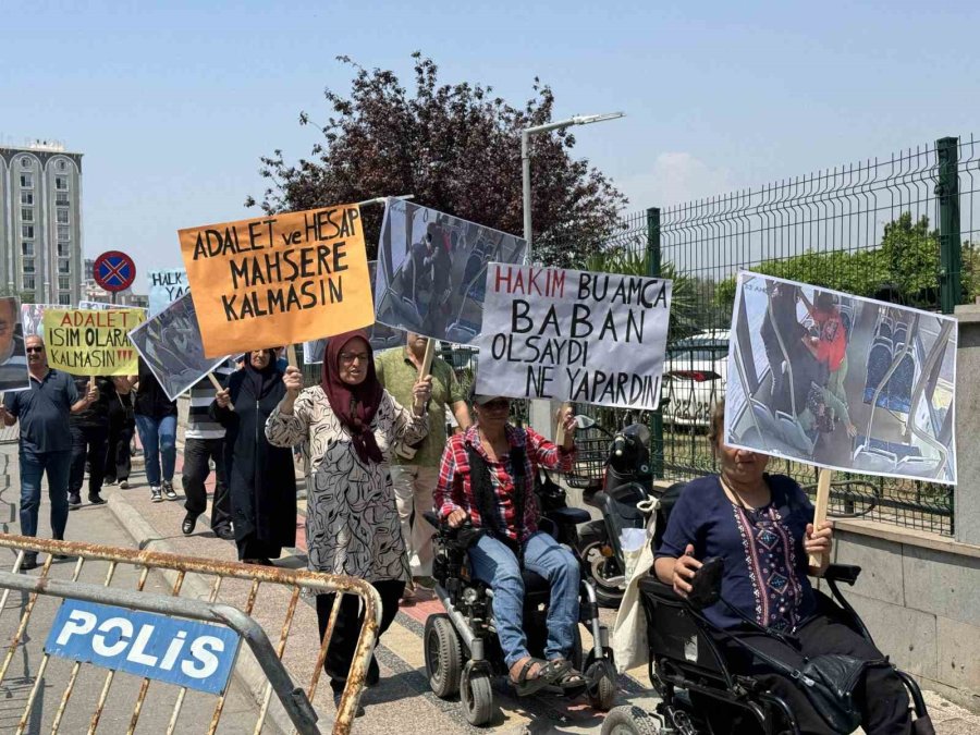 Mersin’de Yaşlı Çiftin Otobüste Darp Edilmesine İlişkin Dava Öncesi Yakınlarından Eylem