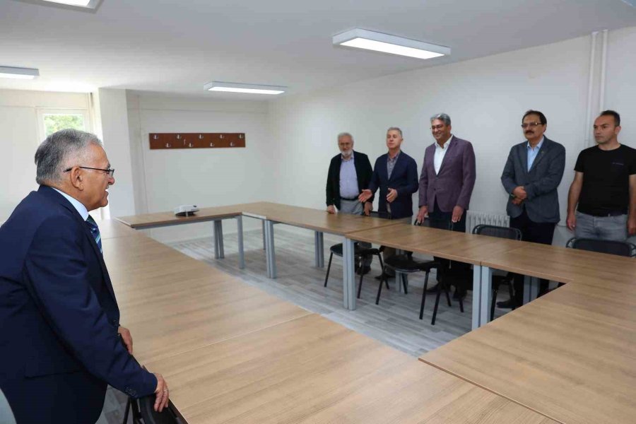 Başkan Büyükkılıç Üniversiteli Gençlerle Bir Araya Geldi