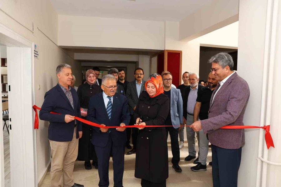 Başkan Büyükkılıç Üniversiteli Gençlerle Bir Araya Geldi