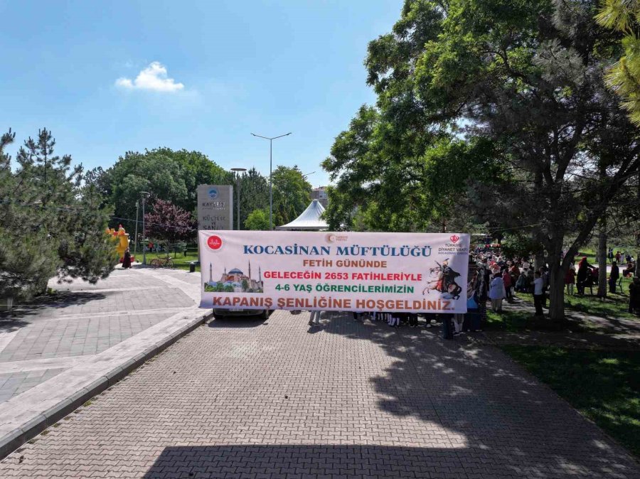 Kayseri’de Kur’an Kursları Yılsonu Şenliği Düzenlendi