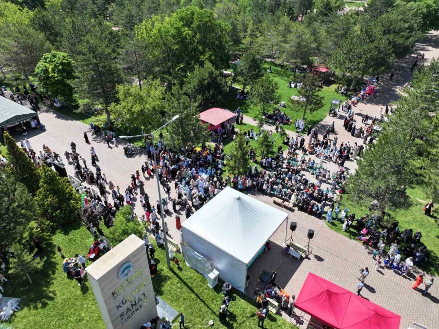 Kayseri’de Kur’an Kursları Yılsonu Şenliği Düzenlendi