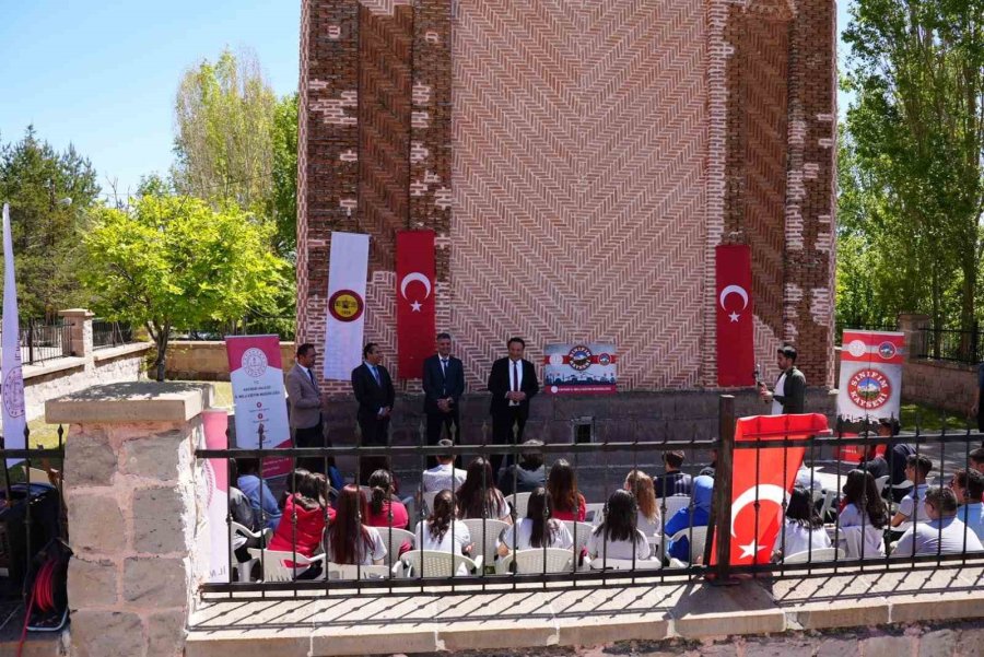 880 Yıllık Tarihi Yerinde Öğrendiler