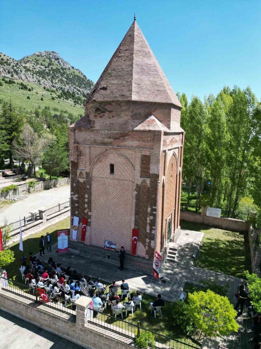 880 Yıllık Tarihi Yerinde Öğrendiler