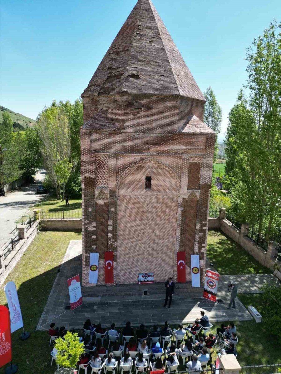 880 Yıllık Tarihi Yerinde Öğrendiler