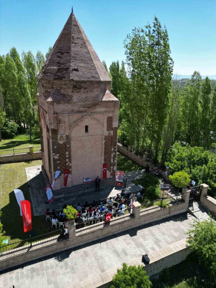 880 Yıllık Tarihi Yerinde Öğrendiler