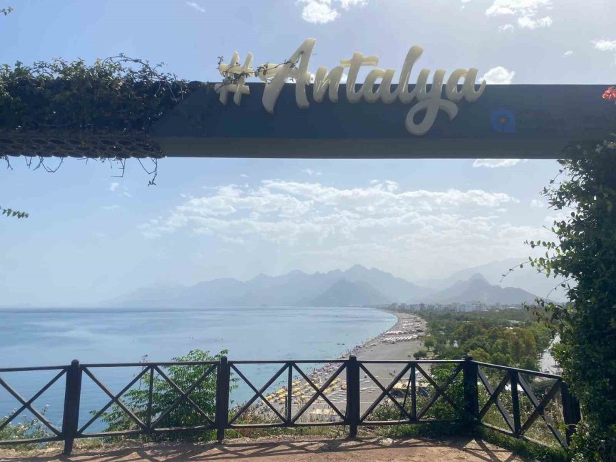 Antalya’da Termometreler 46 Dereceyi Gösterdi, Sahiller Boşaldı