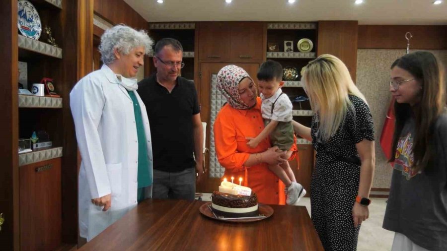Dünyada İlk Kez Yapılan Rahim Nakliyle Doğan Ömer Özkan Bebek 4 Yaşında