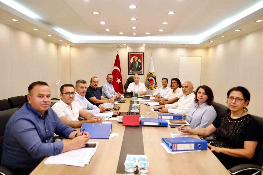 Başkan Özçelik’ten Çay Bahçesi, Plajlar Ve İnşaatlarla İlgili Açıklama