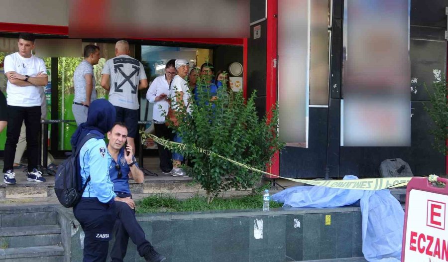 Kaldırımda Yürürken Kalbine Yenildi