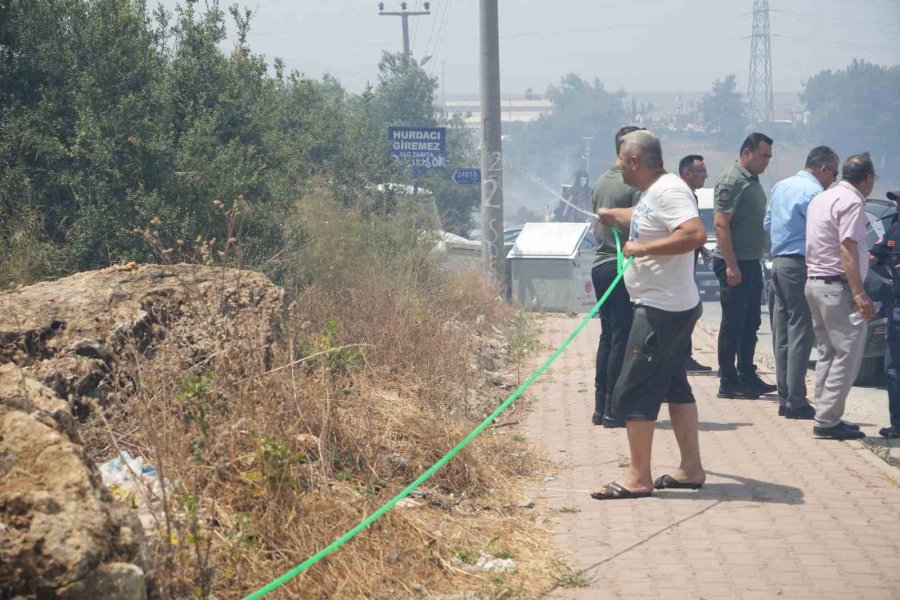 Anız Yakımıyla Başladı Seralara Ve Evlere Sıçradı