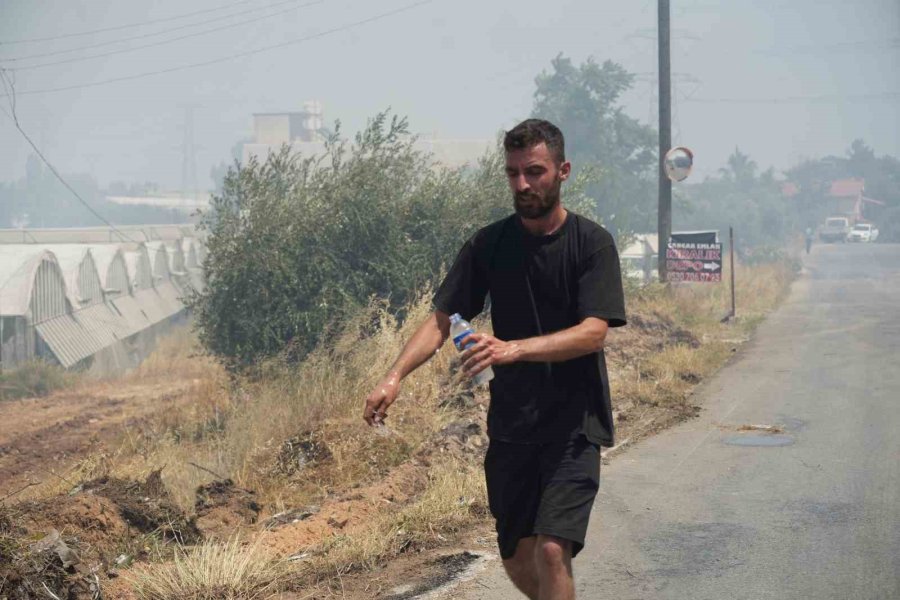 Anız Yakımıyla Başladı Seralara Ve Evlere Sıçradı