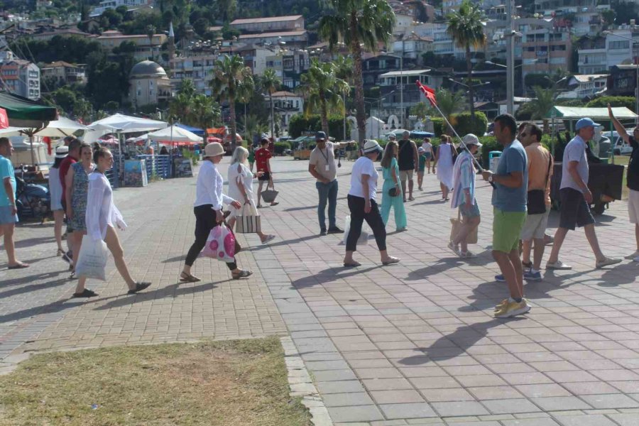 Alanya’da Sıcaklık Araç Termometresinde 50 Dereceye Ulaştı