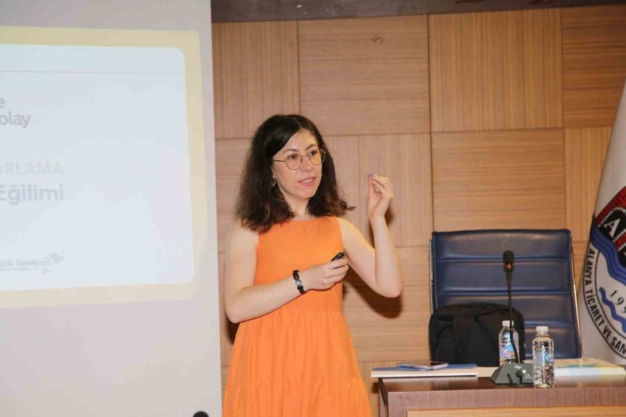 Altso’da Kadın Girişimcilere Dijital Pazarlama Anlatıldı