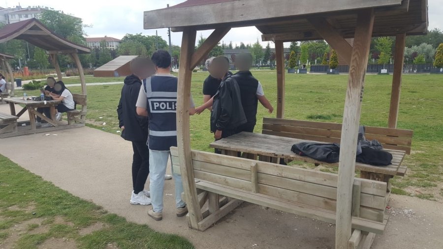 Millet Bahçesi’nde Şüpheli Şahıslara Denetim