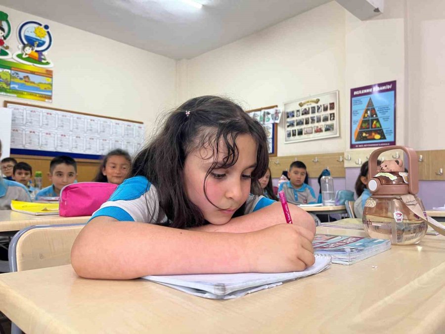 Minik Eller Azerbaycan’daki Kardeşlerine Duydukları Sevgilerini Satırlara Döktü