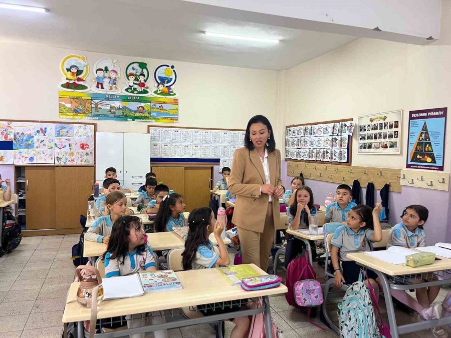 Minik Eller Azerbaycan’daki Kardeşlerine Duydukları Sevgilerini Satırlara Döktü