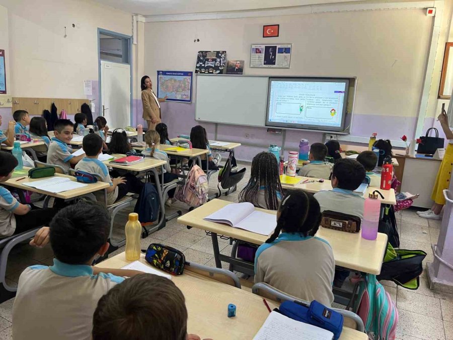 Minik Eller Azerbaycan’daki Kardeşlerine Duydukları Sevgilerini Satırlara Döktü