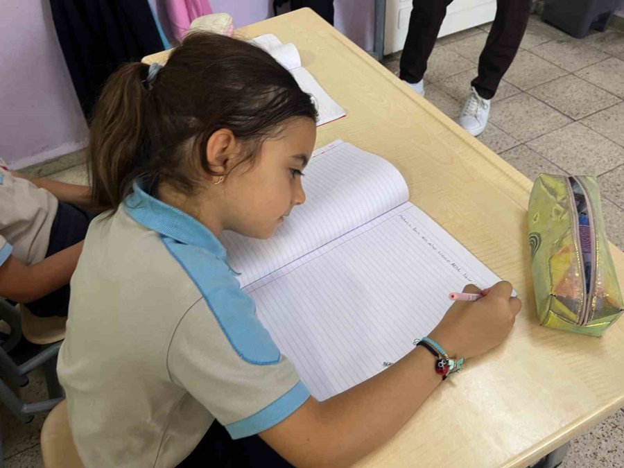 Minik Eller Azerbaycan’daki Kardeşlerine Duydukları Sevgilerini Satırlara Döktü