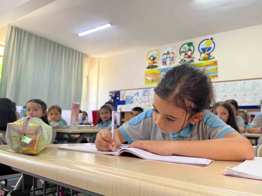 Minik Eller Azerbaycan’daki Kardeşlerine Duydukları Sevgilerini Satırlara Döktü