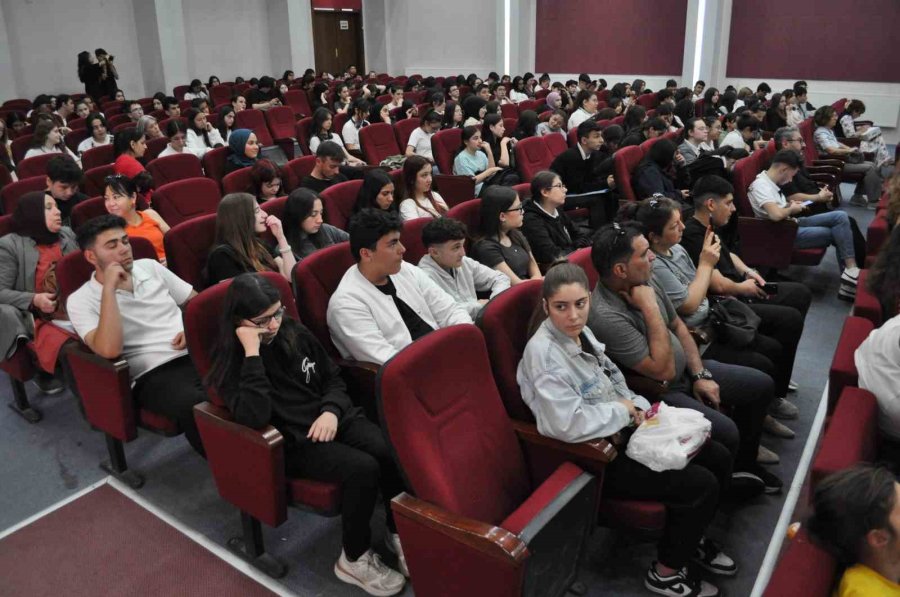 Lise Öğrencilerine Mezuniyet Sonrası Almanya’da İş İmkanları Anlatıldı