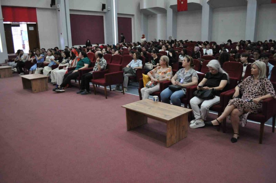 Lise Öğrencilerine Mezuniyet Sonrası Almanya’da İş İmkanları Anlatıldı