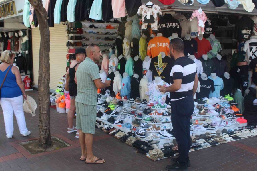 İngiliz Turistleri Taşıyan Yolcu Gemisi Alanya’da Demirledi