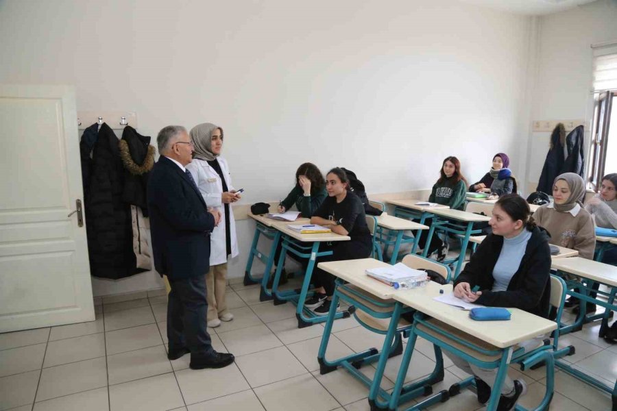 Büyükşehir’den Yks Öğrencilerine Ücretsiz Ulaşım