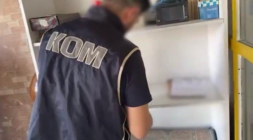 Tehditle Çek Ve Senet İmzalatarak 25 Milyon Tl Dolandırdılar