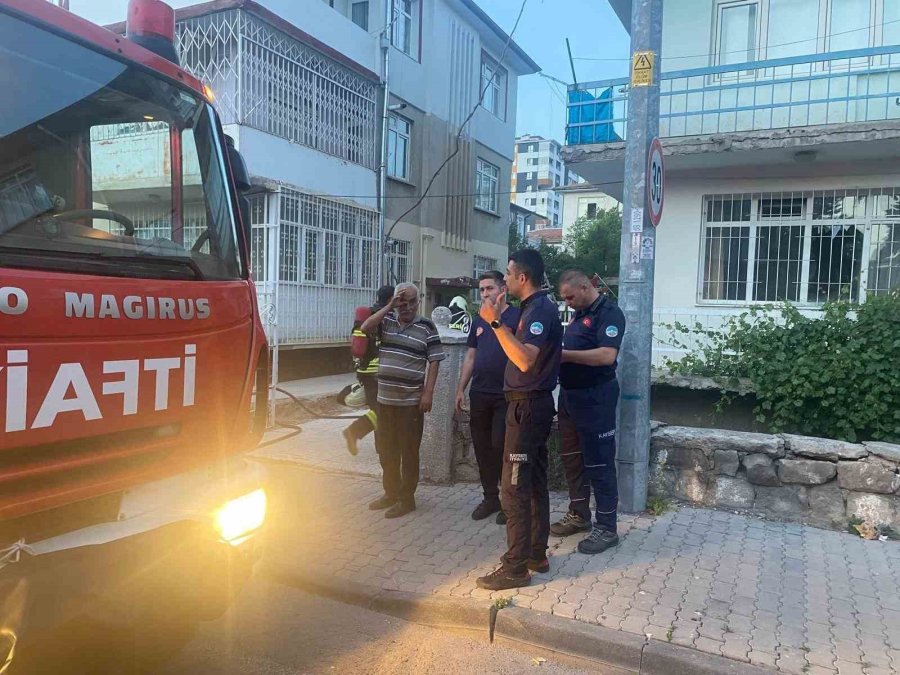 Kız Arkadaşını Döven Ailesinin Evini Yaktı: 4 Kişi Dumandan Etkilendi