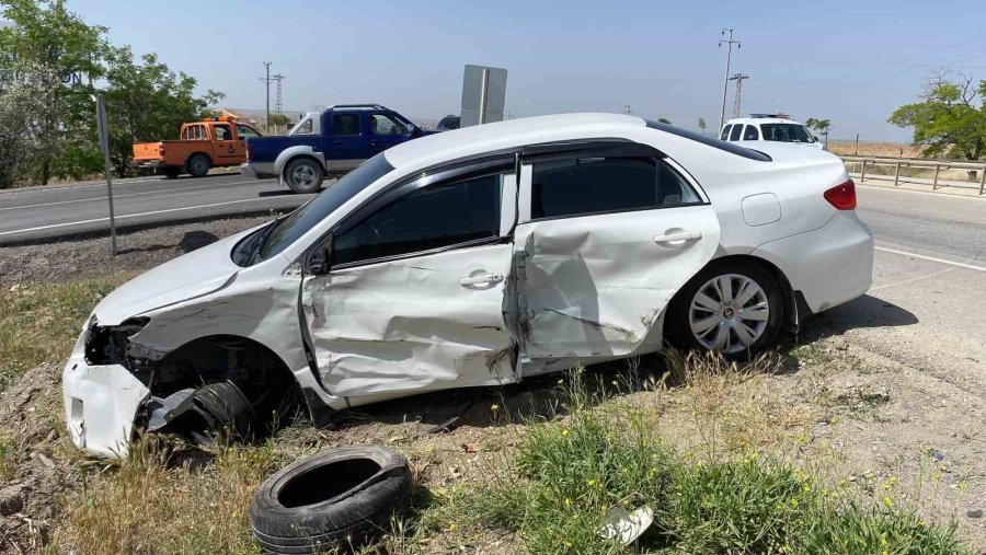 Konya’da İki Otomobil Çarpıştı: 4 Yaralı