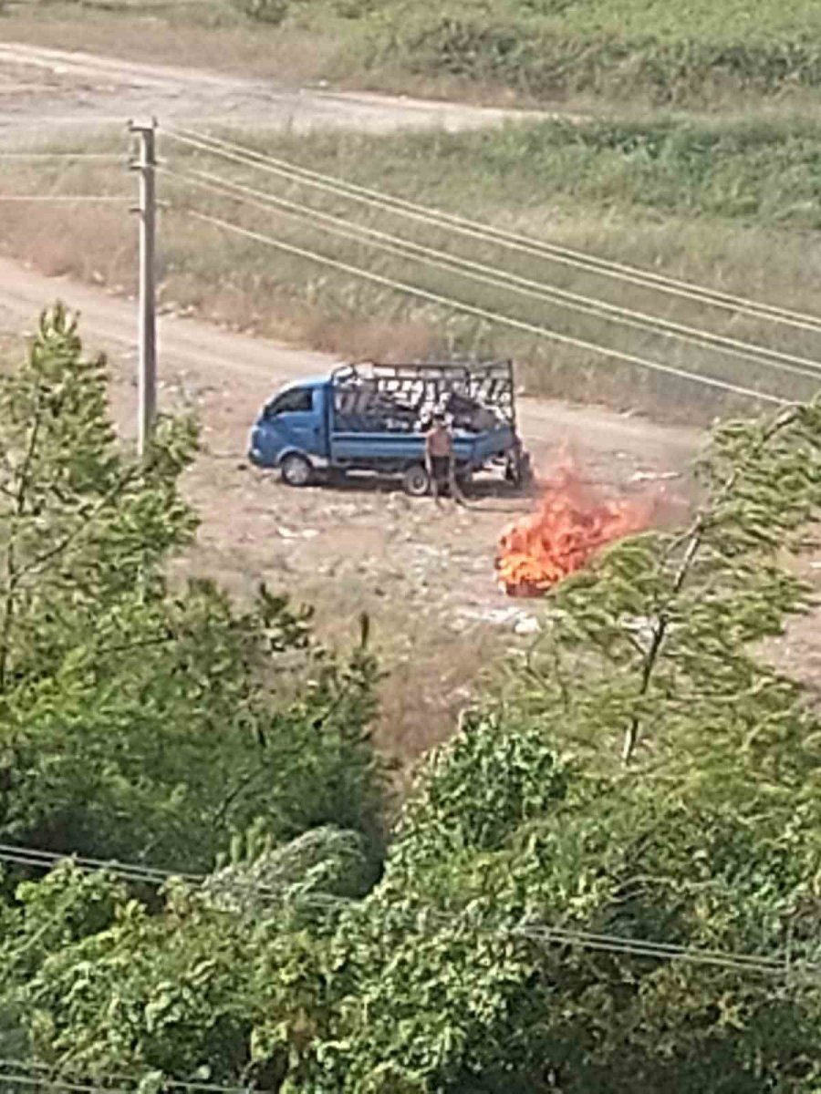 Hurda Yakmak İsterken, Mahalleyi Ateşe Verdiler