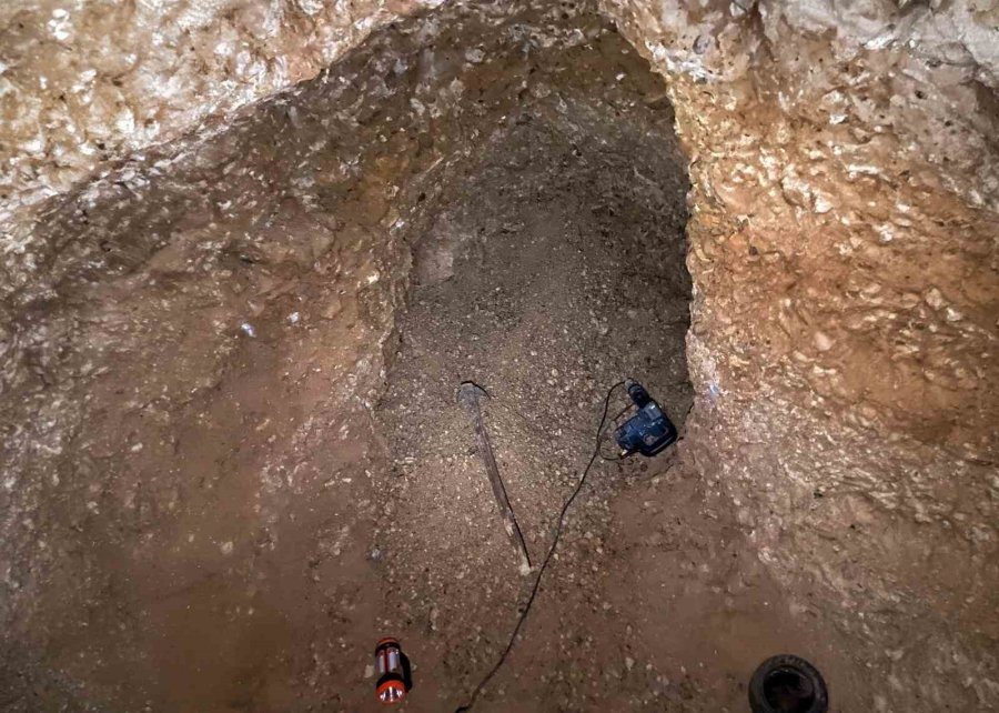 Mersin’de Define Aramak İçin Kaçak Kazı Yapan 3 Şüpheli Yakalandı