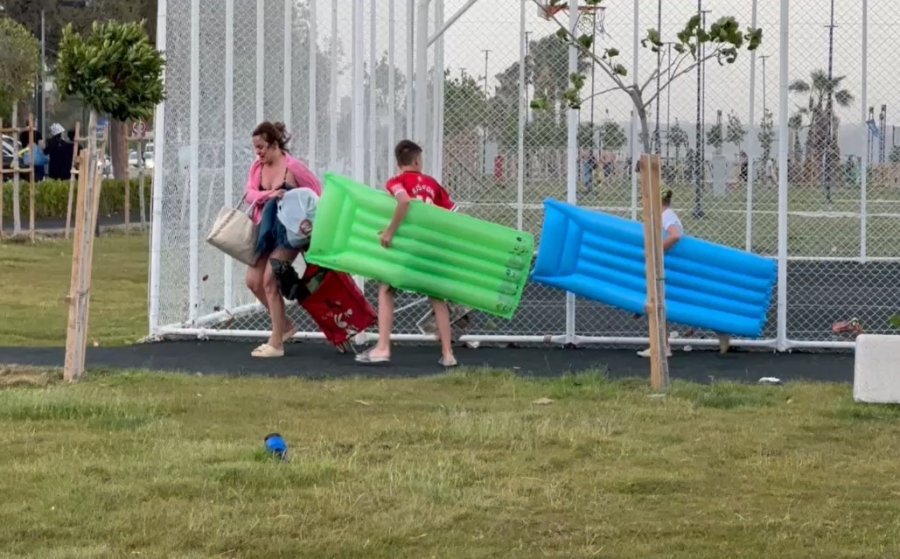 Antalya’da Şaşırtan Hava Değişimi: 38 Dereceli Gök Gürültülü Sağanak