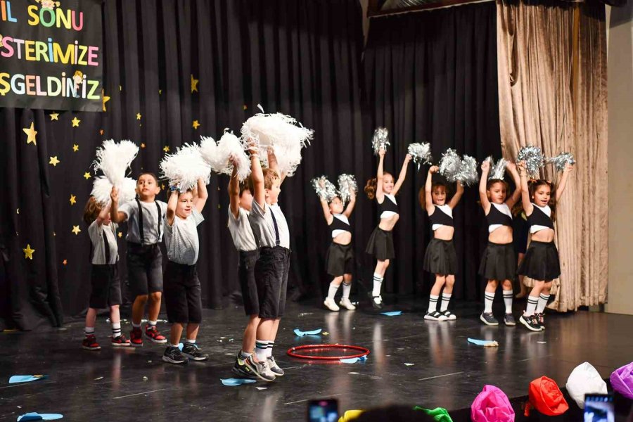 Miniklerin Mezuniyet Coşkusu