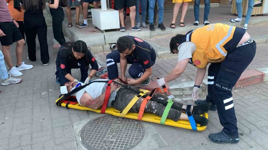 Karaman’da Park Halindeki Otomobile Çarpan Motosiklet Parçalandı: 1 Yaralı