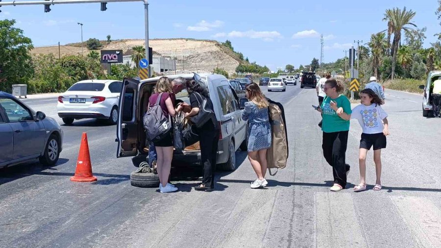 Kırmızı Işıkta Duran Ticari Araçtaki Aile Facianın Eşiğinden Döndü
