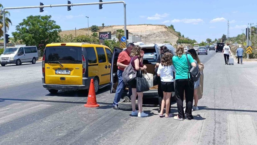 Kırmızı Işıkta Duran Ticari Araçtaki Aile Facianın Eşiğinden Döndü