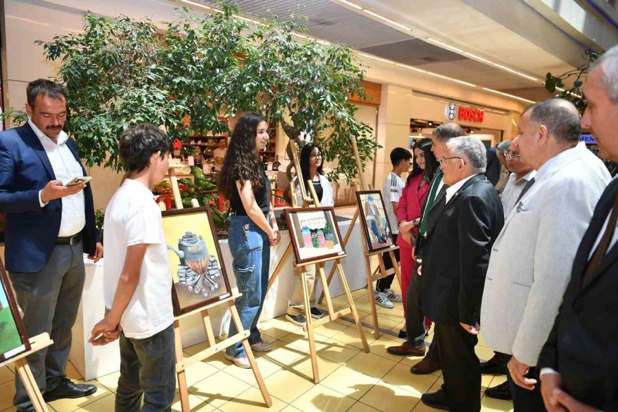 Başkan Büyükkılıç, Öğrencilerin Sergisini Açtı, Esnaf Ve Vatandaşlarla Sohbet Etti