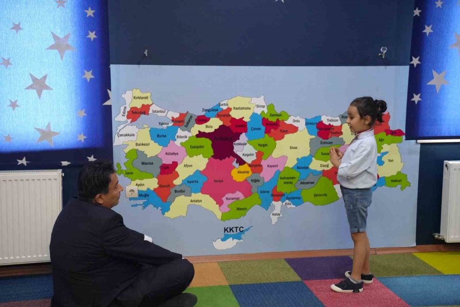 6 Yaşında Tarih Dersi Verdi