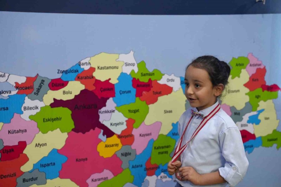 6 Yaşında Tarih Dersi Verdi