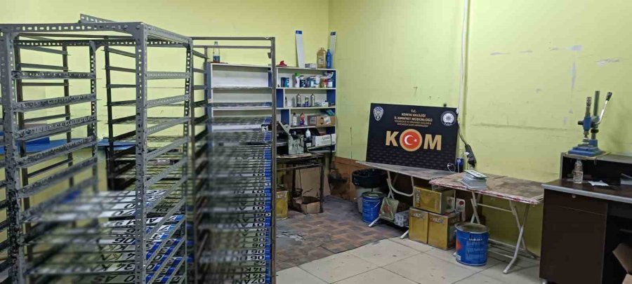 Konya’da Gümrük Kaçağı Araç, Sahte Plakalar Ele Geçirildi: 4 Gözaltı