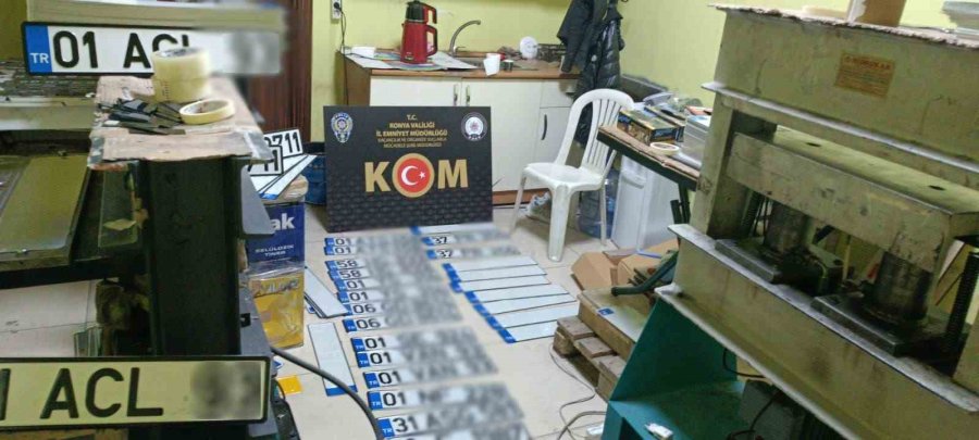 Konya’da Gümrük Kaçağı Araç, Sahte Plakalar Ele Geçirildi: 4 Gözaltı