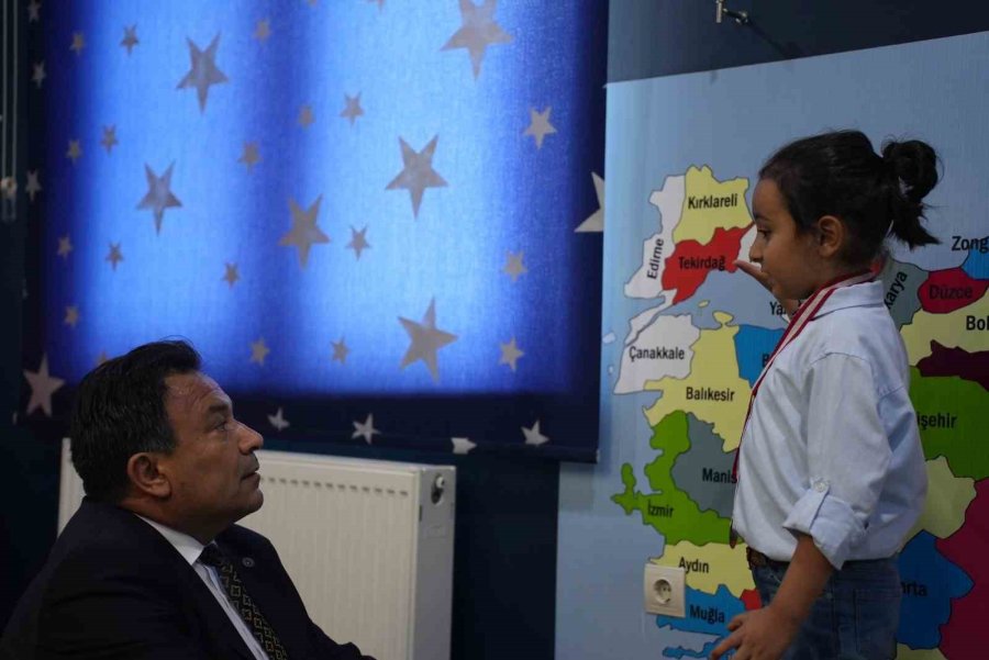 6 Yaşında Tarih Dersi Verdi