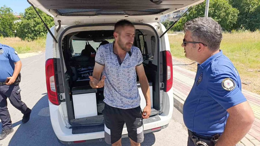 Spordan Dönen Genç Kız "sapık Var" Diye Bağırınca Şüpheli, Vatandaşlar Tarafından Yakalanıp Polise Teslim Edildi