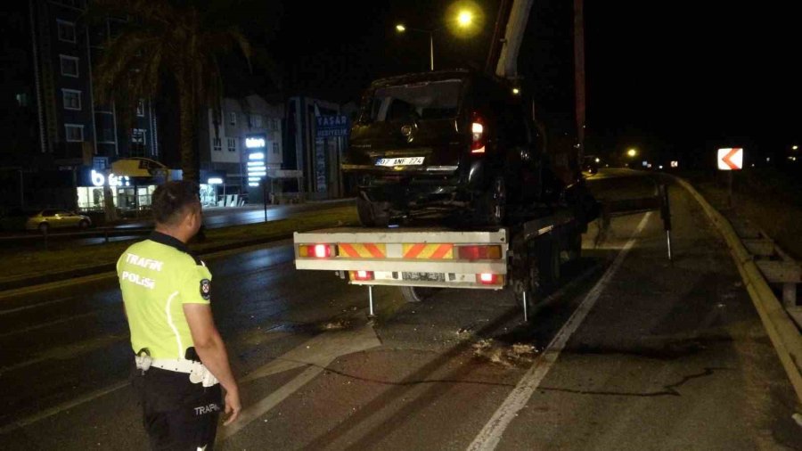 Takla Atan Araçtan Fırlayarak Ağır Yaralanan 22 Yaşındaki Sürücü Hayatını Kaybetti