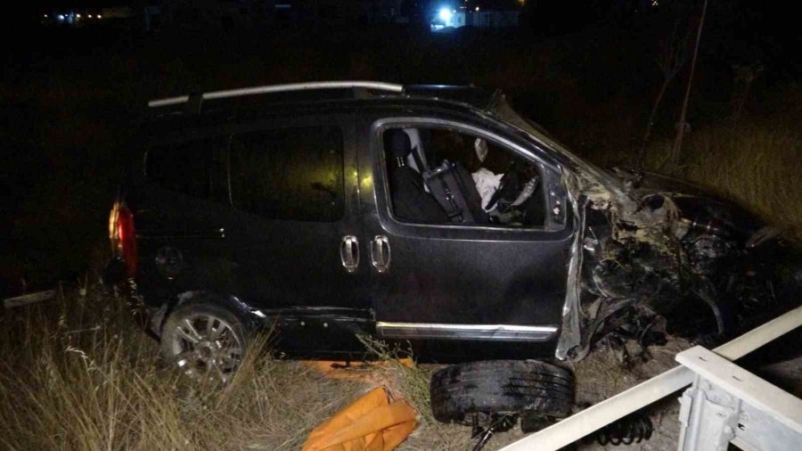 Takla Atan Araçtan Fırlayarak Ağır Yaralanan 22 Yaşındaki Sürücü Hayatını Kaybetti