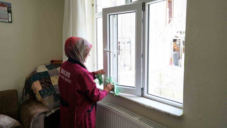 Meram Belediyesi Bu Bayram Öncesinde De Yaşlıların Yüzünü Güldürdü