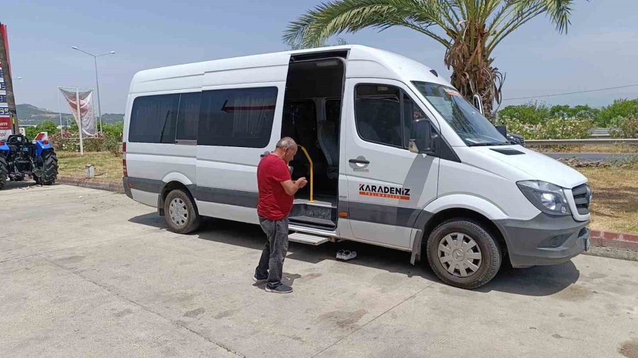 Tur Minibüsü Sürücüsü Park Ettiği Araç İçerisinde Ölü Bulundu