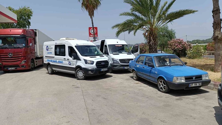 Tur Minibüsü Sürücüsü Park Ettiği Araç İçerisinde Ölü Bulundu